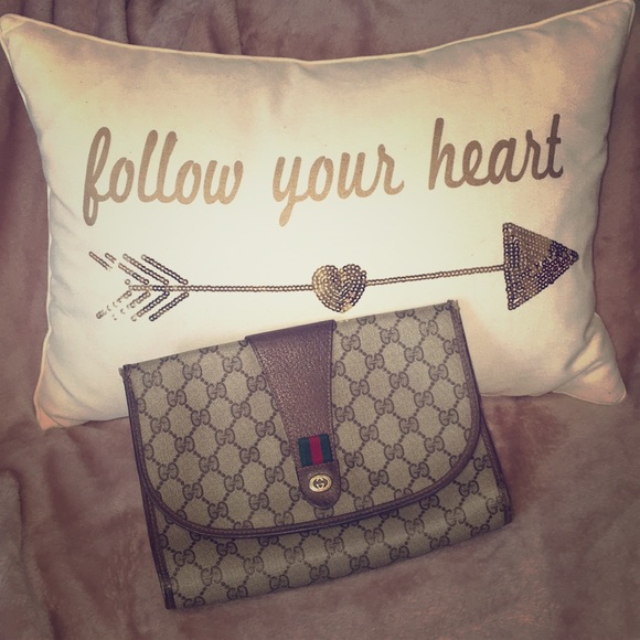 Gucci Handbags - Vintage Gucci Clutch ✨